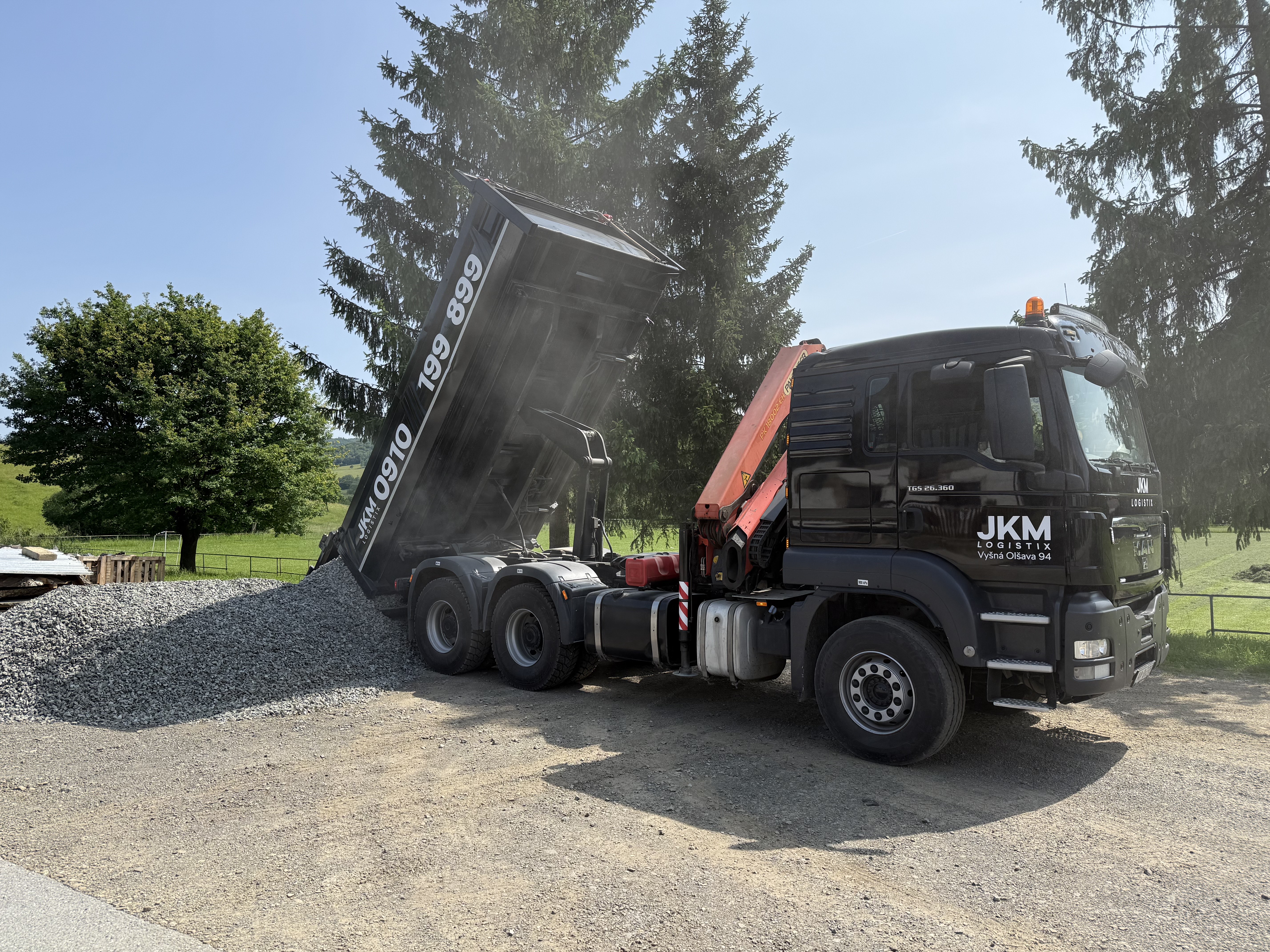Truck loading material