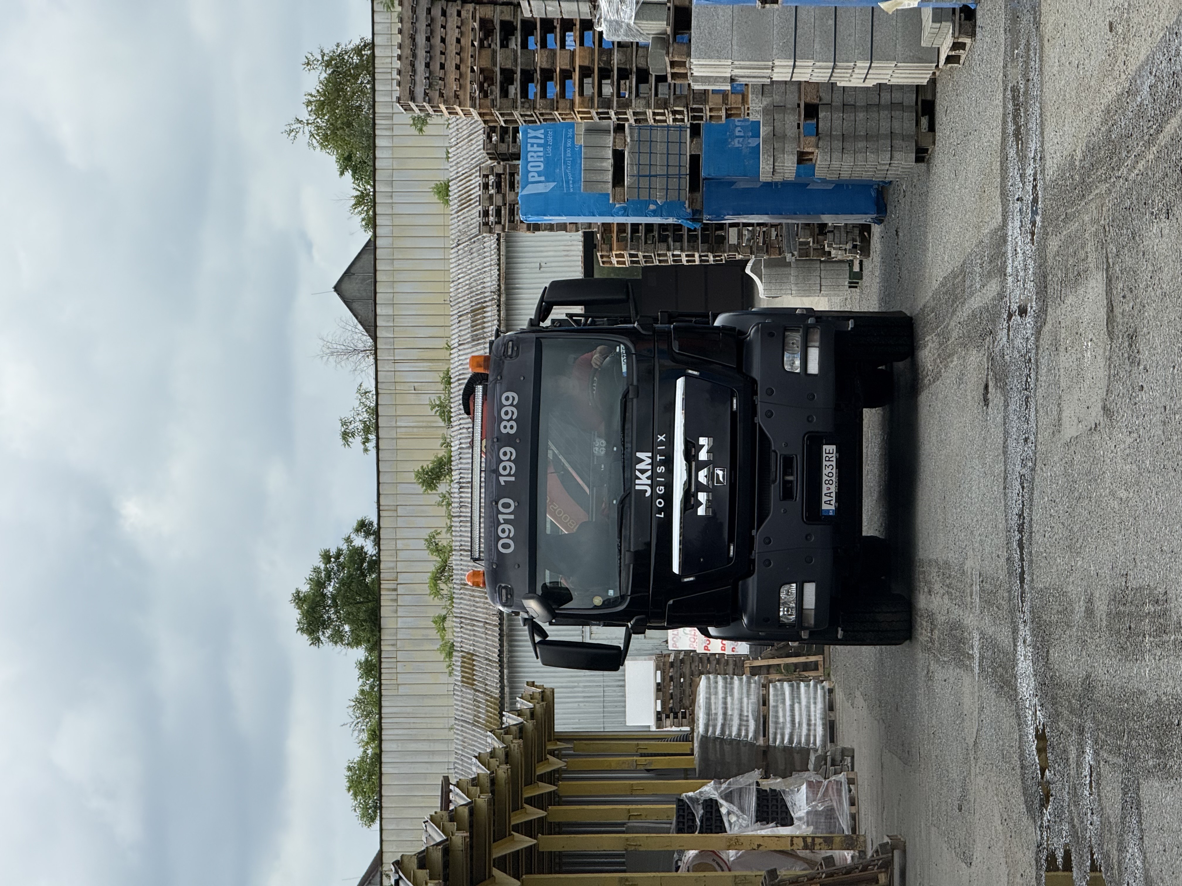 Nákladné vozidlo JKM Logistic s hydraulickou rukou MAN 6x4 Palfinger PK 18002